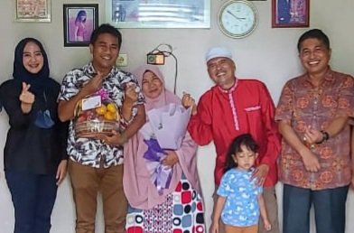 Peringati Hari Guru Nasional Ke 77, Dit Intelkam Polda Riau Bagikan Sembako dan Tali Asih