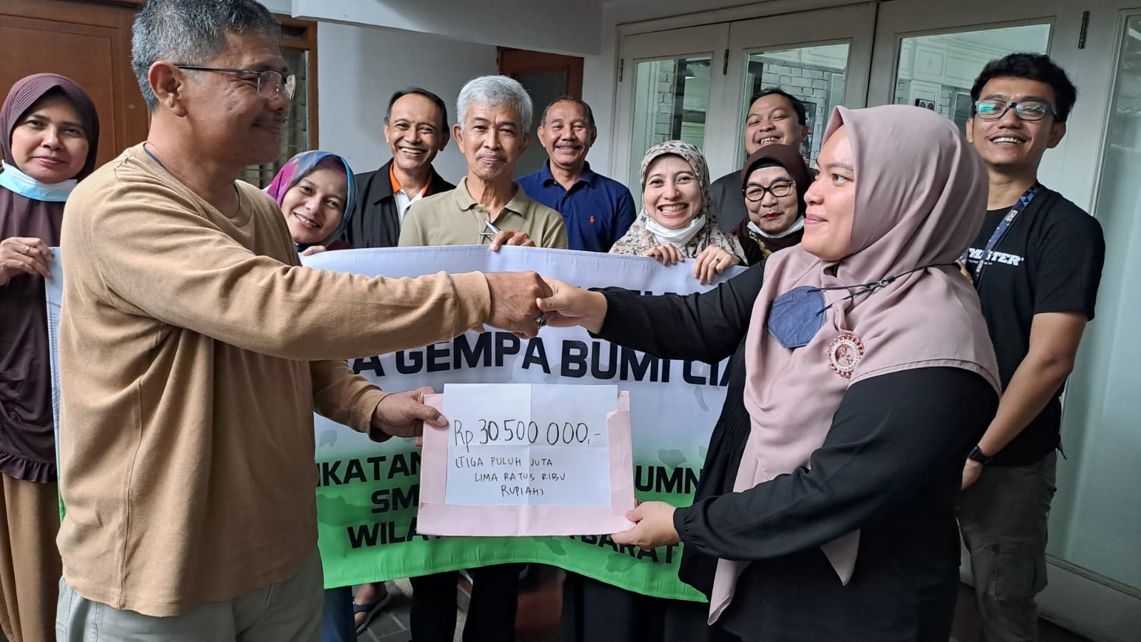 Ikasmansa Pekanbaru Galang Dana untuk Korban Gempa Cianjur 