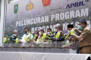 Lestarikan Lingkungan, PT RAPP Lakukan Penandatanganan Konservasi Bersama Masyarakat