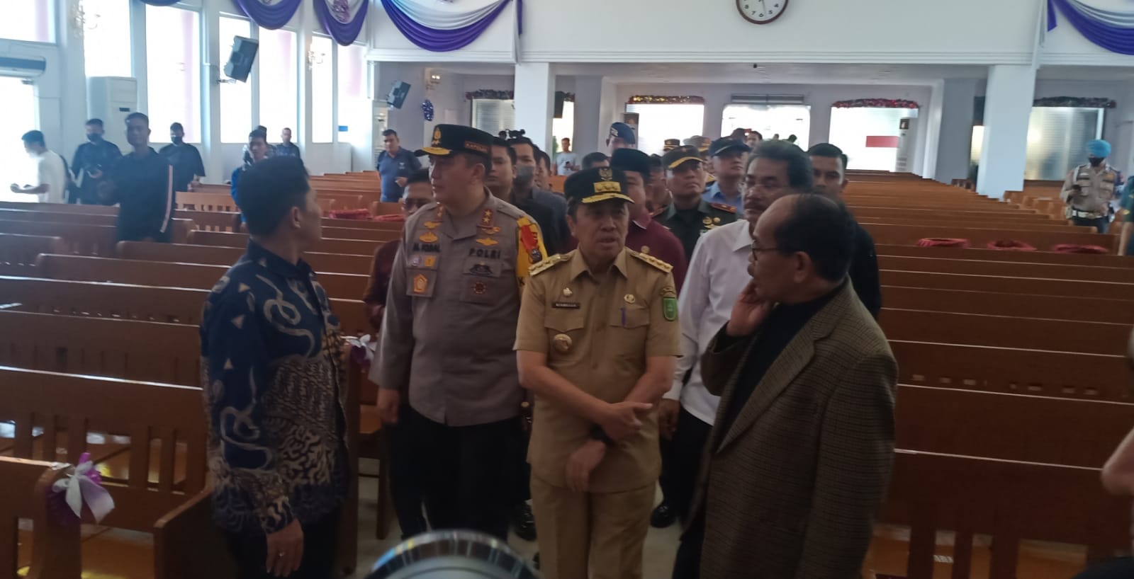 Gubri Syamsuar dan Forkopimda Kunjungi Gereja Cek Kesiapan Nataru