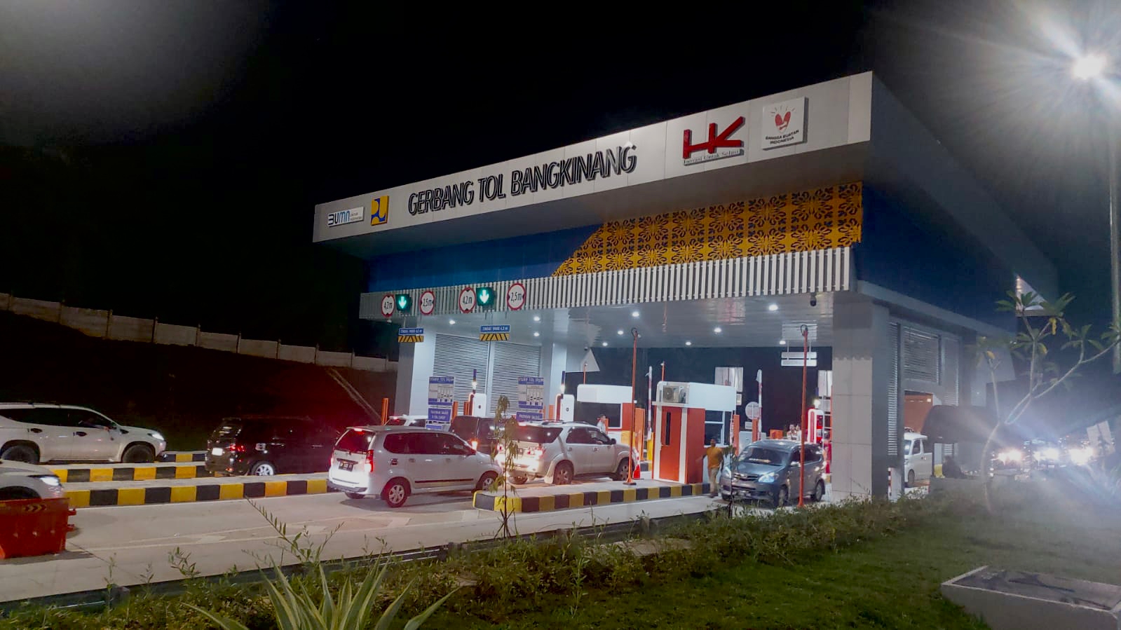 PT HK Beri Penjelasan Soal Antrean Panjang di Pintu Tol Pekanbaru-Bangkinang
