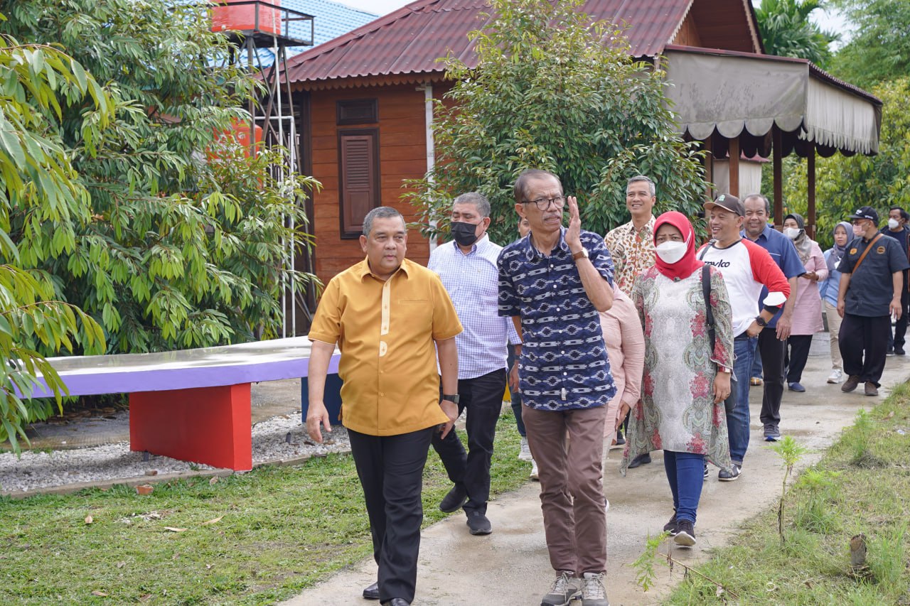 Taman Gembira Durilengkeng Milik Wagubri Dikunjungi Bupati Magetan