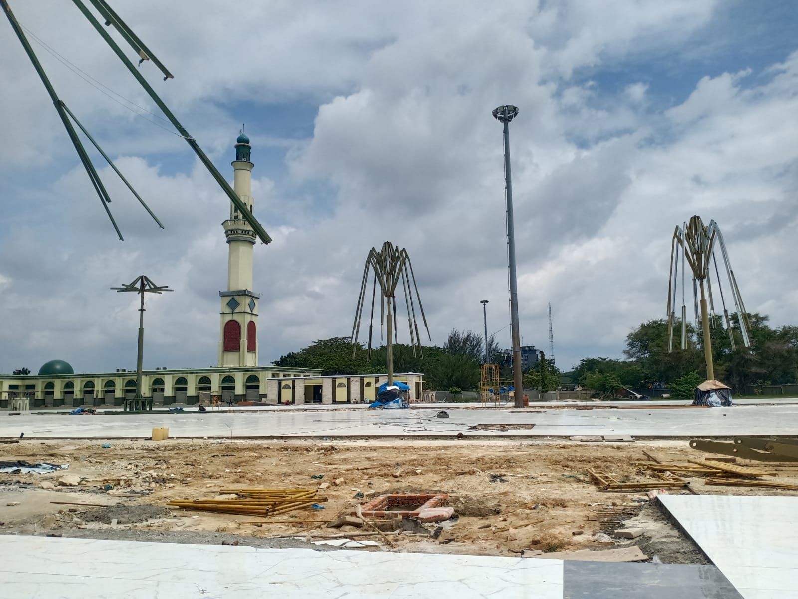 Kinerja Kontraktor Pembangunan Payung Elektrik di Mesjid An-Nur Disorot Lagi