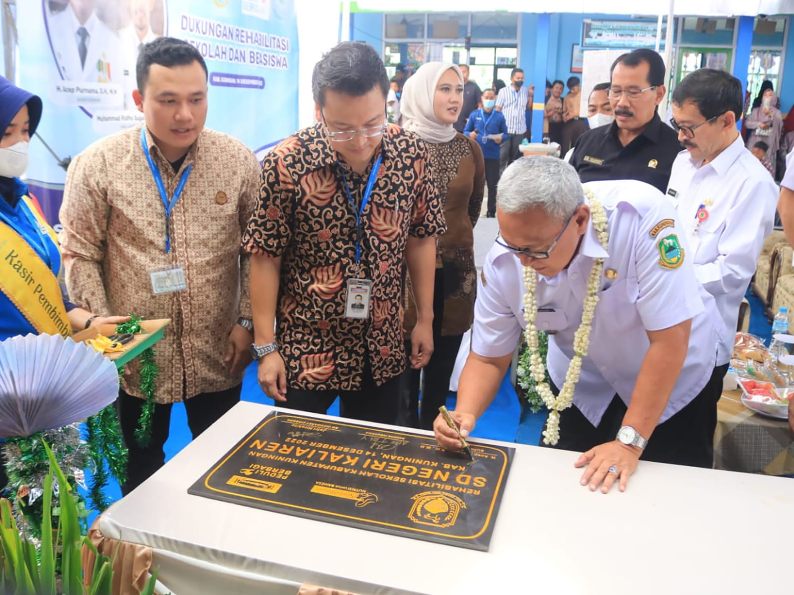 Kolaborasi SGM Eksplor  Indomaret Salurkan Bantuan Pendidikan dan Beasiswa