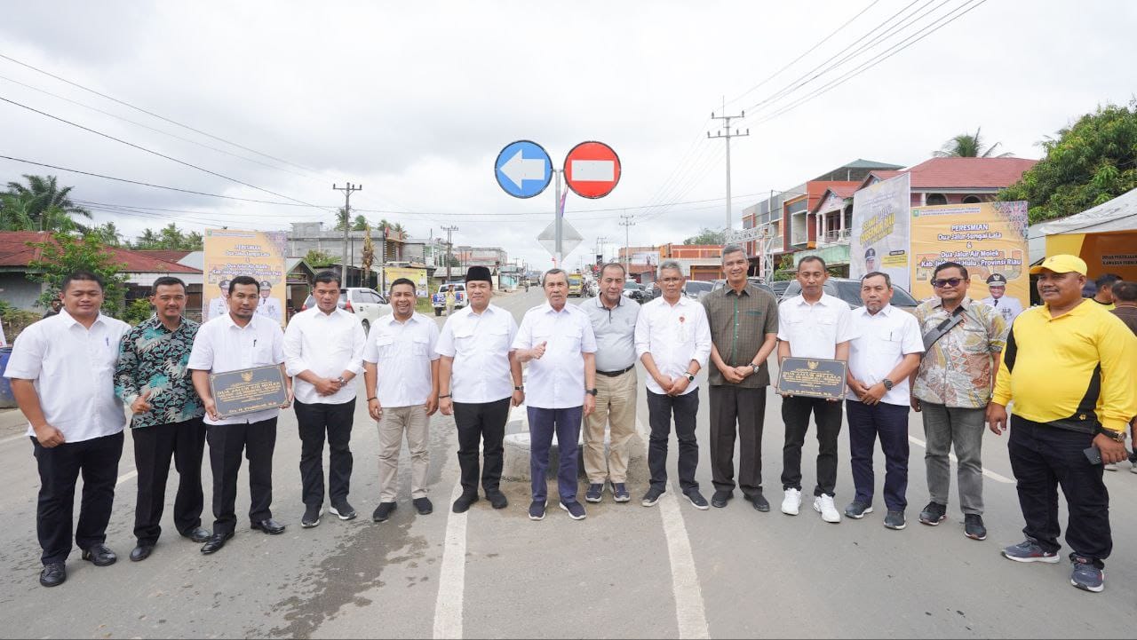 Gubri Syamsuar Resmikan Jalan Dua Jalur di Indragiri Hulu