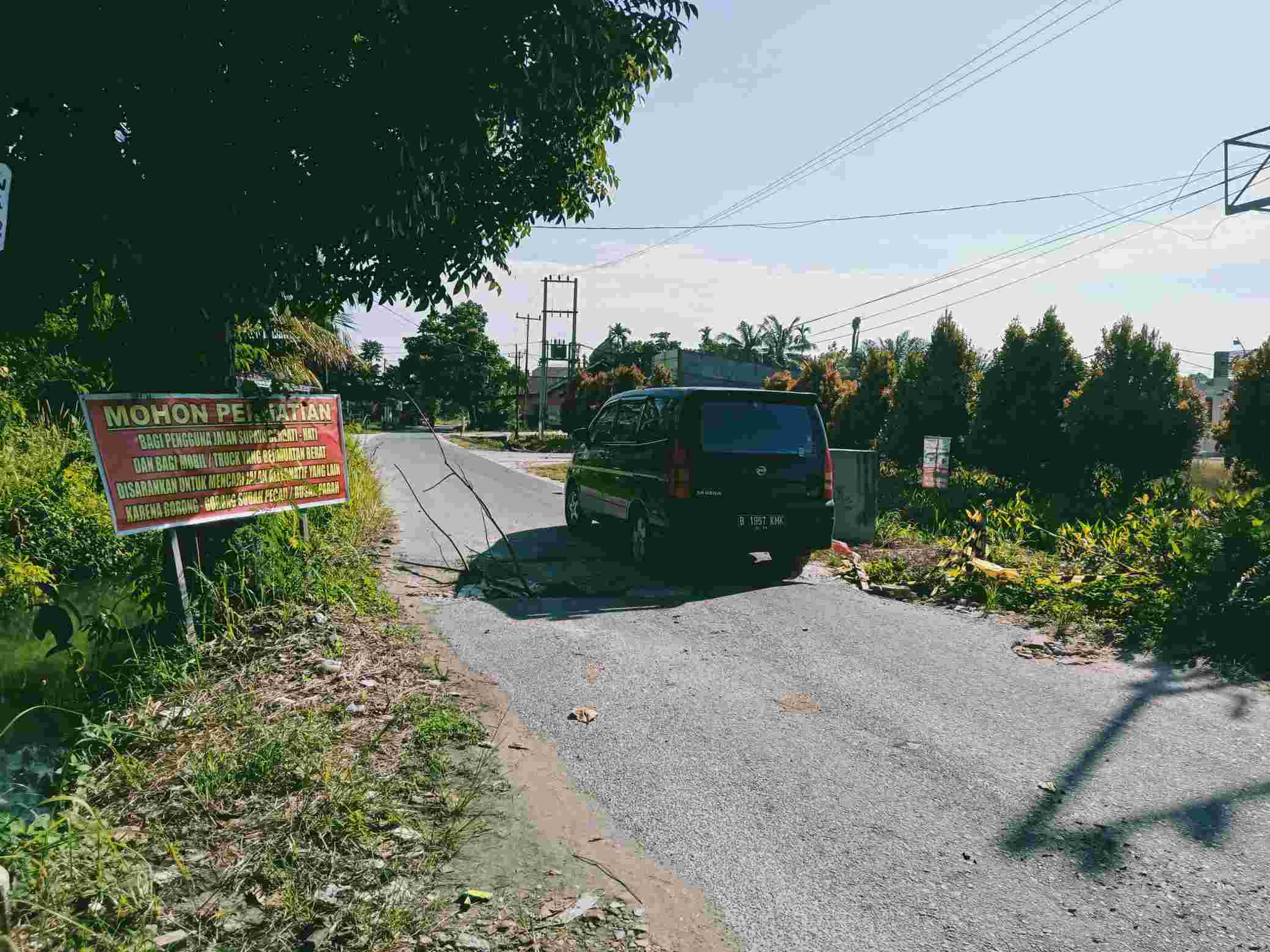 Jalan Ambruk di Kelurahan Tuah Madani Mulai Memakan Korban
