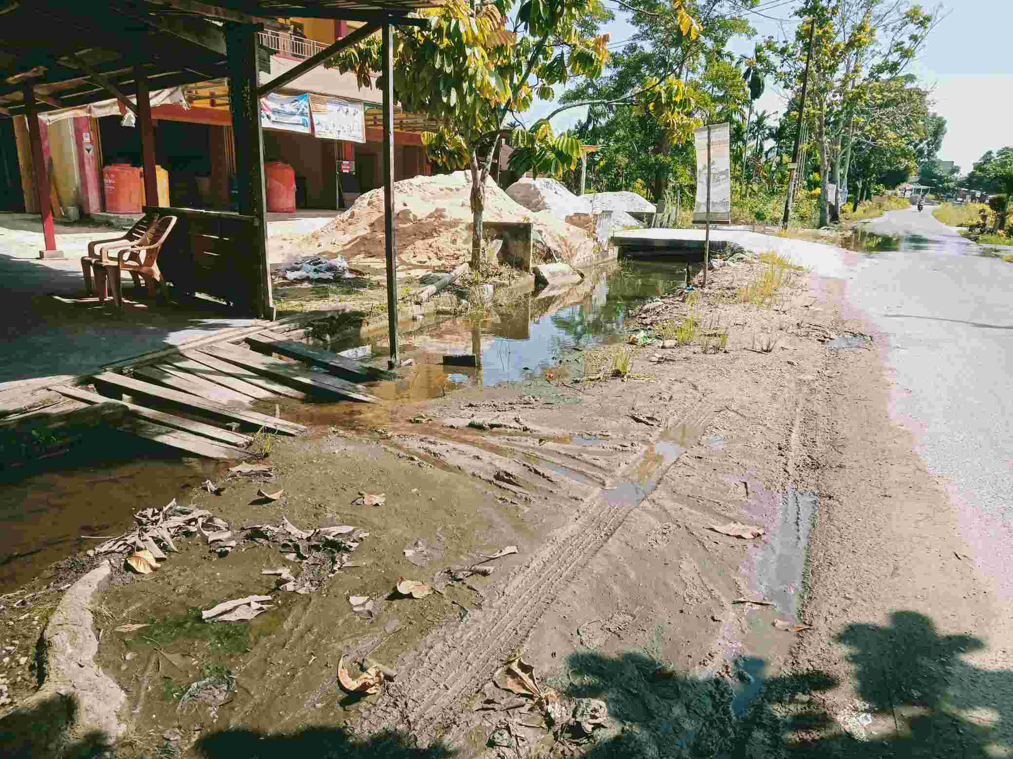 Masalah Jalan Cemara, Mulai dari Sampah, Parit yang Tersumbat Hingga Ambruk