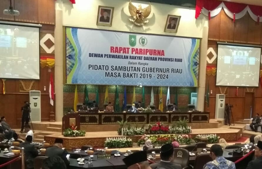 Gubernur Riau Sampaikan Visi dan Misi dalam Rapat Paripurna di DPRD Riau 