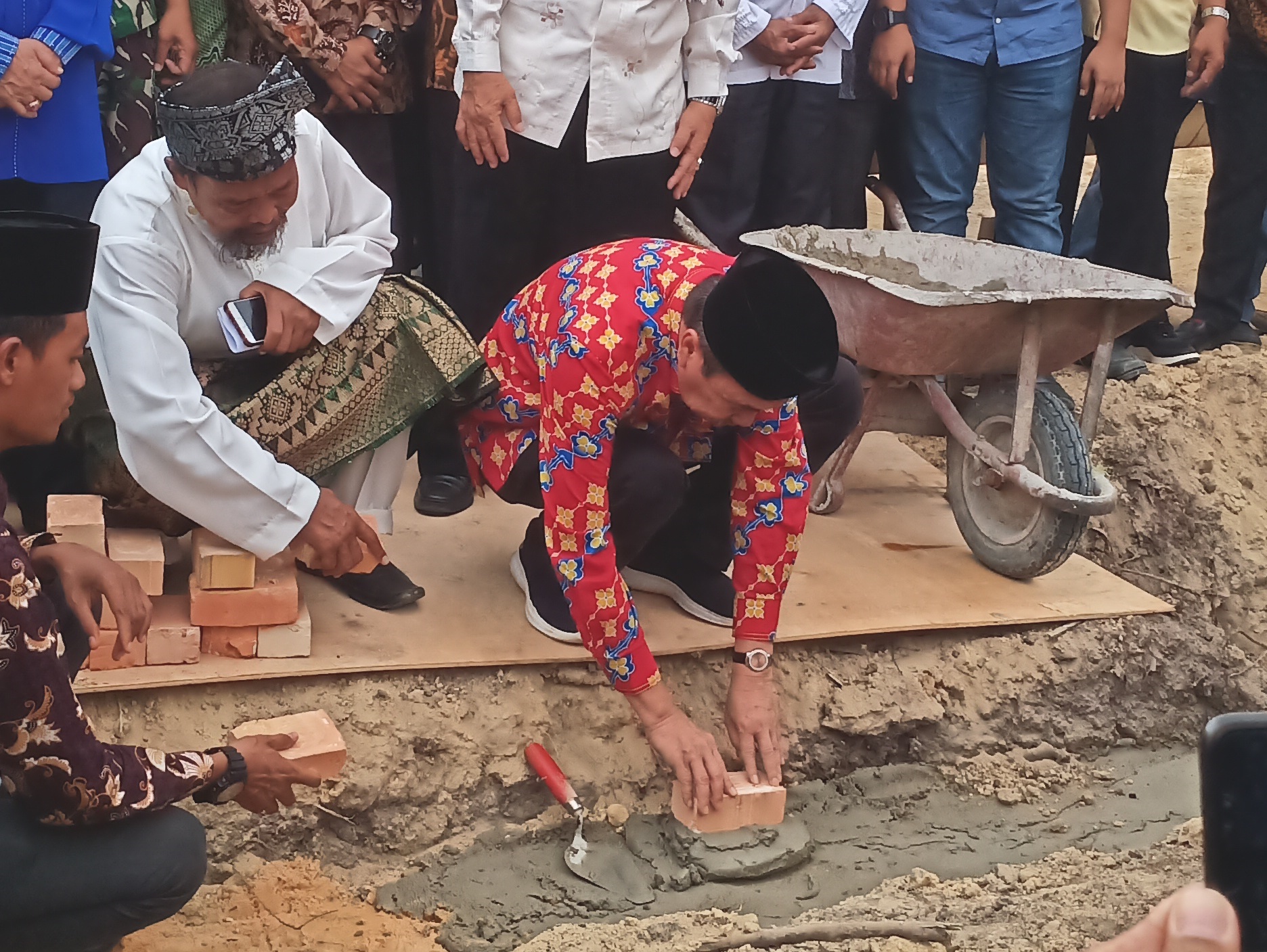 Gubri Sumbang Rp50 Juta Pembangunan Universitas Anak Yatim ASEAN di Kampar