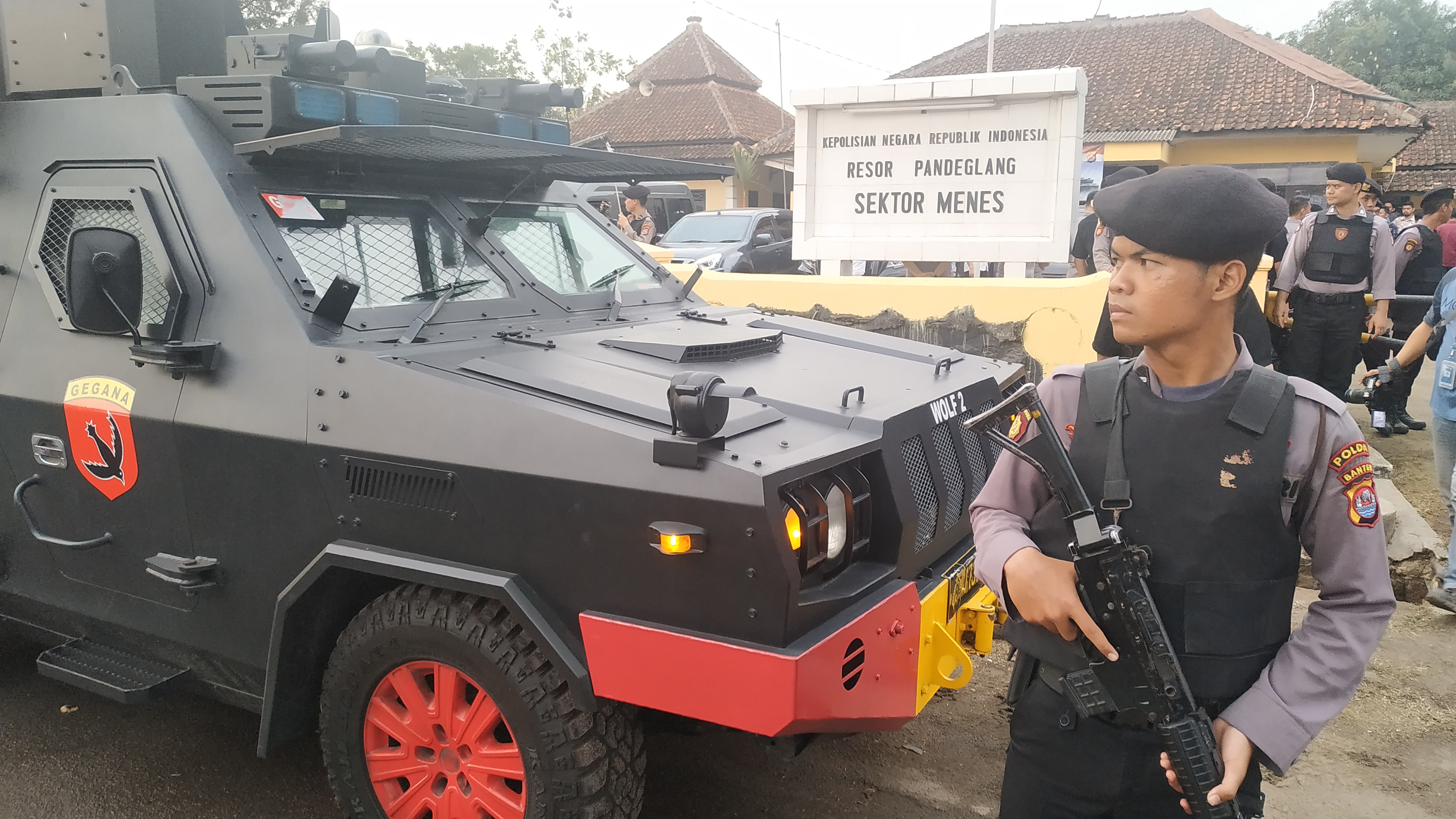 Tim Densus 88 Bawa Pelaku Penusukan Wiranto Menggunakan Barakuda ke Jakarta