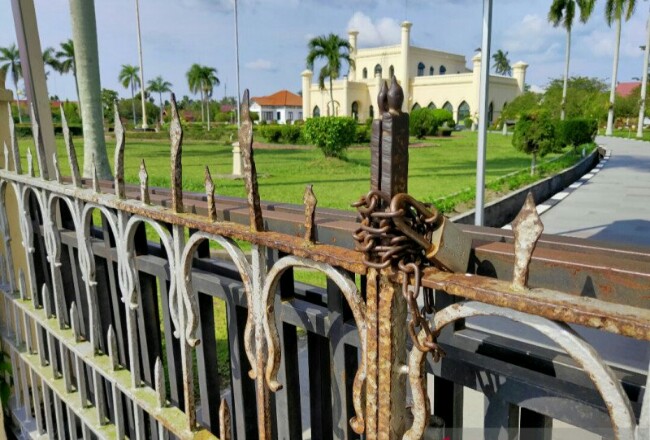 Diduga Akibat Kisruh Ahli Waris, Istana Siak Ditutup