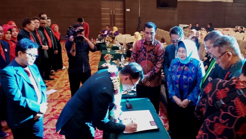 Wagubri Harap IDI Riau dan Pekanbaru Tingkatkan Ilmu dan Pelayanan Masyarakat