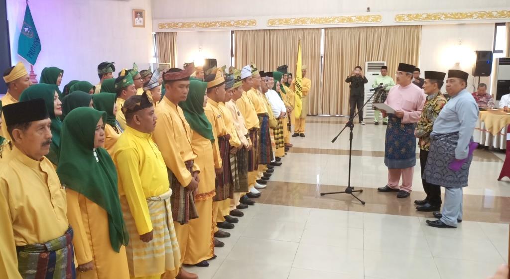Disaksikan Gubri, Presiden DMDI Lantik DMDI Riau Periode 2019-2022