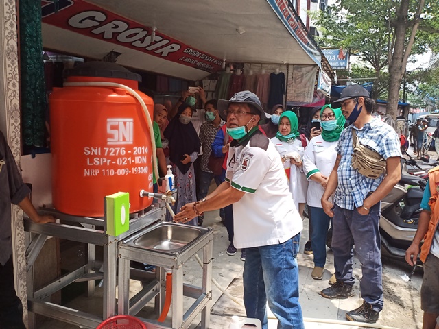 Cegah Penyebaran Virus, Ikasmansa Pekanbaru Bantu Sediakan Fasilitas Cuci Tangan