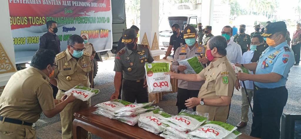 Gubri Serahkan Rapid Test dan APD Untuk Tenaga Medis yang Tangani Corona