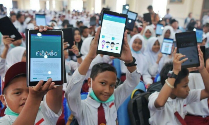 Tak Cuma Subsidi Kuota, Pemerintah Bakal Bagikan Tablet ke Pelajar