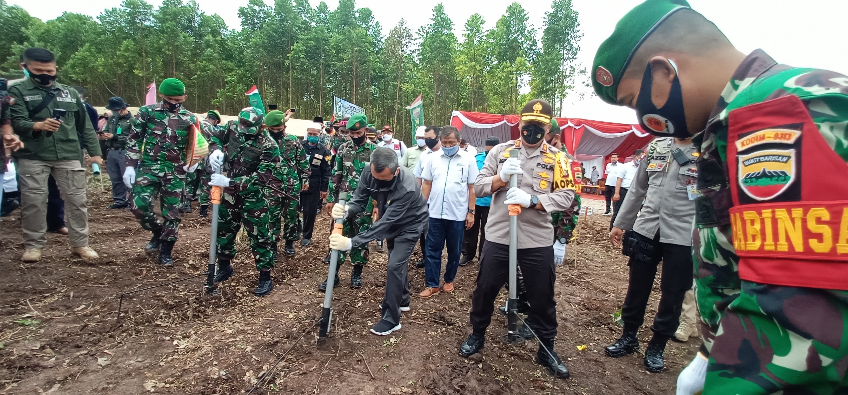 Gubri Tanam Perdana Jagung Kelompok Tani HSBA Di Kampar