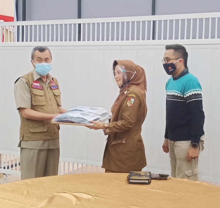 IKA Unpad Bantu Pemprov Riau Salurkan 10 Ribu Masker KainÂ 