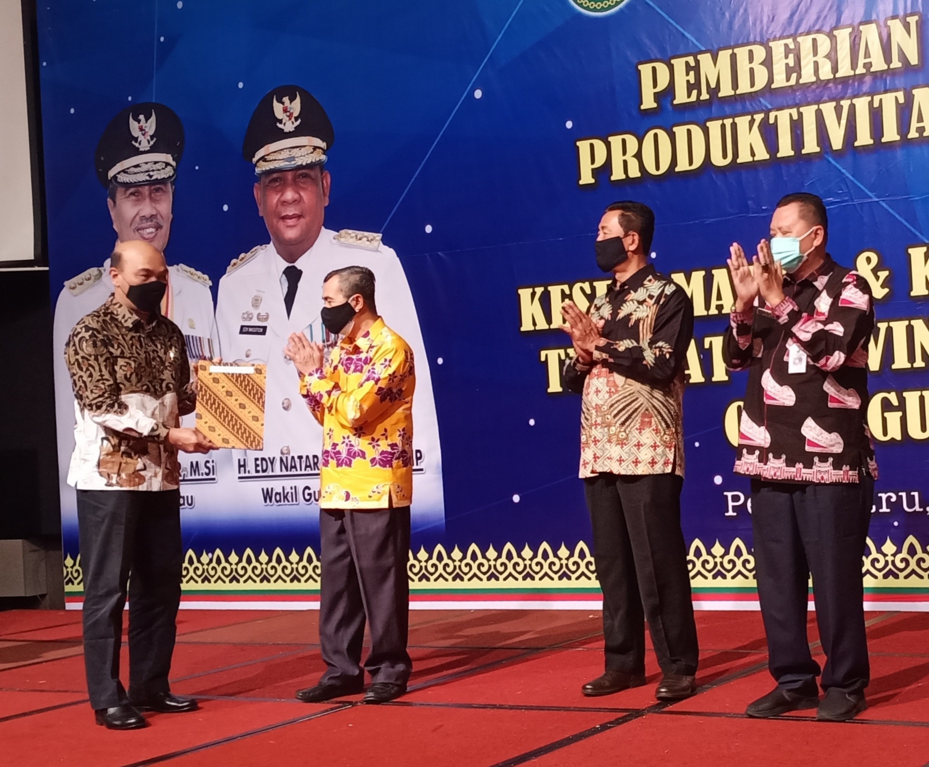 Pemprov Riau Beri Penghargaan K3 Pada 8 Perusahaan dan Rumah Sakit