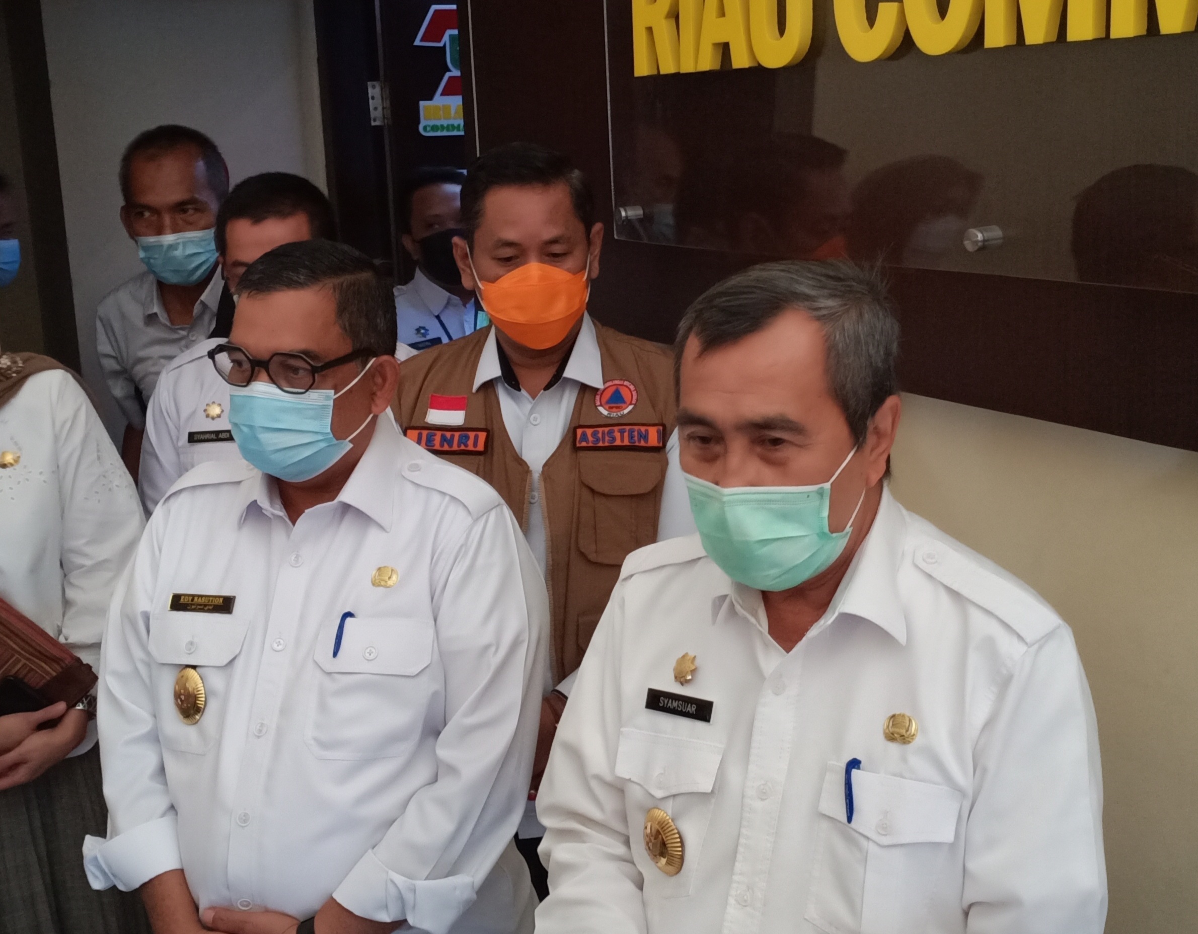 Diisukan Tak Harmonis, Gubri dan Wagubri Tampil Kompak di Dua Pertemuan Berbeda