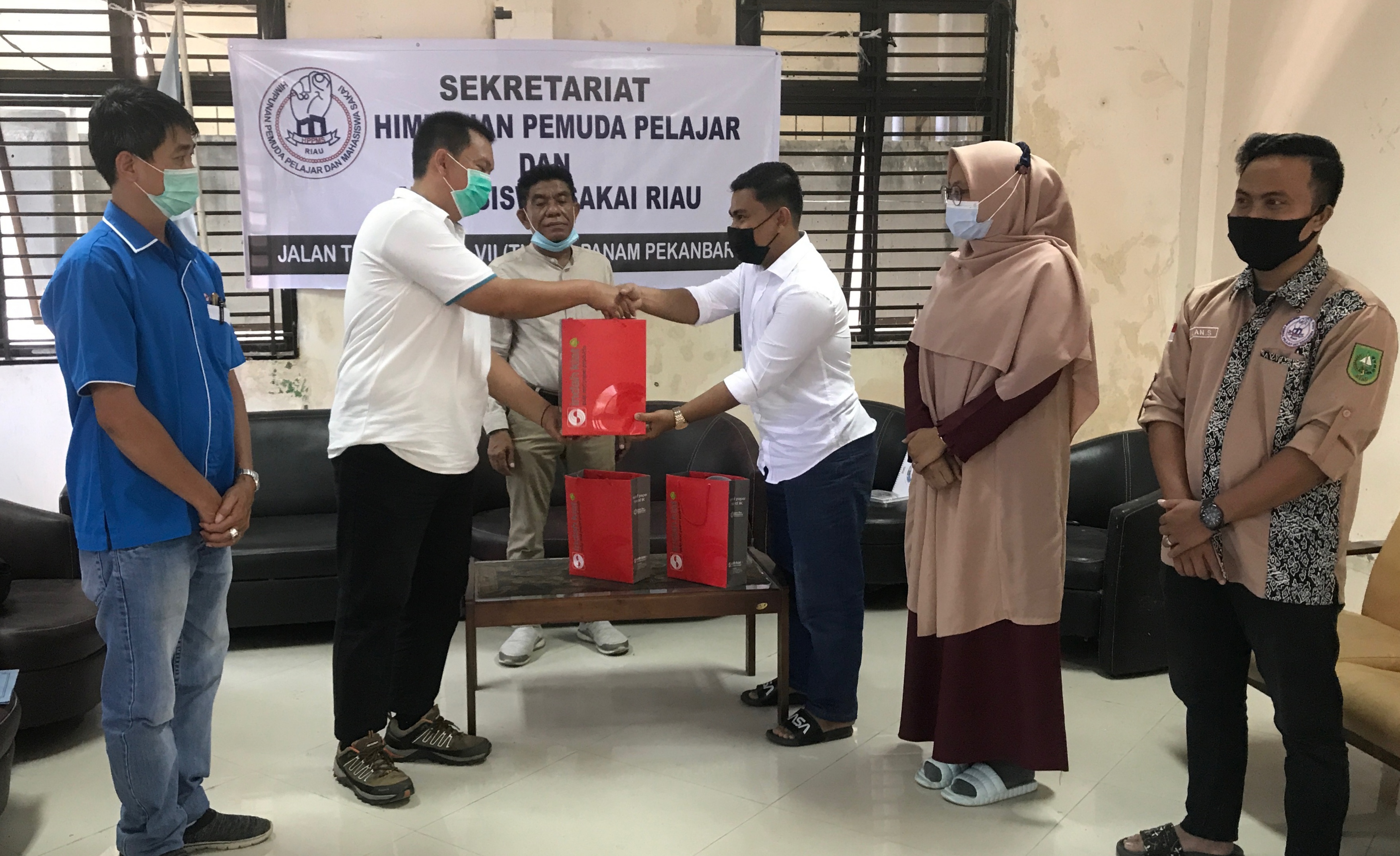Sinar Mas Beri Beasiswa Pendidikan pada Mahasiswa Sakai 