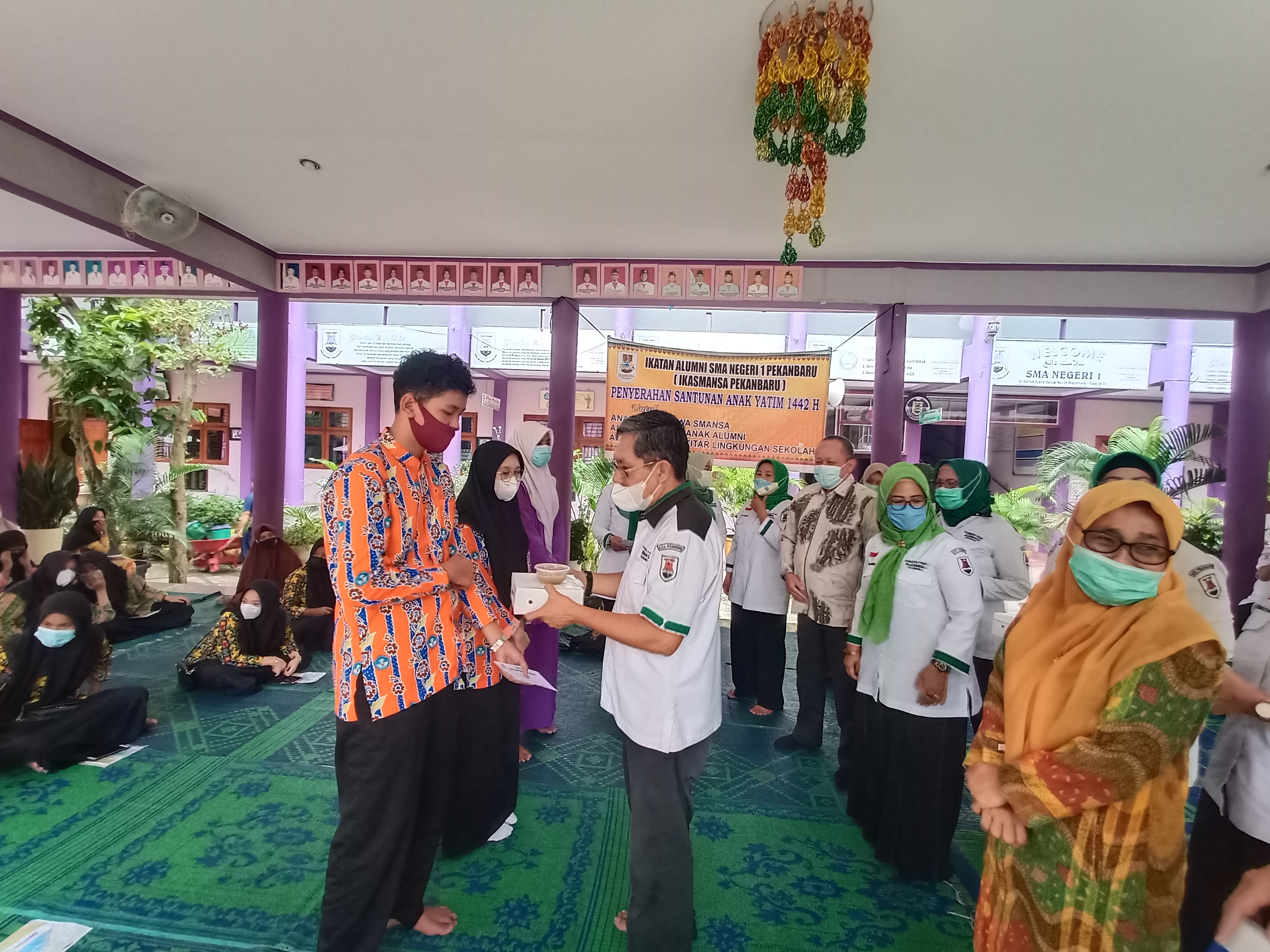 Ikasmansa Pekanbaru Santuni 47 Anak Yatim di Lingkungan Sekolah