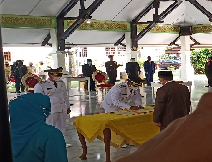 Lantik Bupati dan Wabup Rohil, Gubri Ingatkan Pesan Presiden Soal Belajar Tatap Muka 