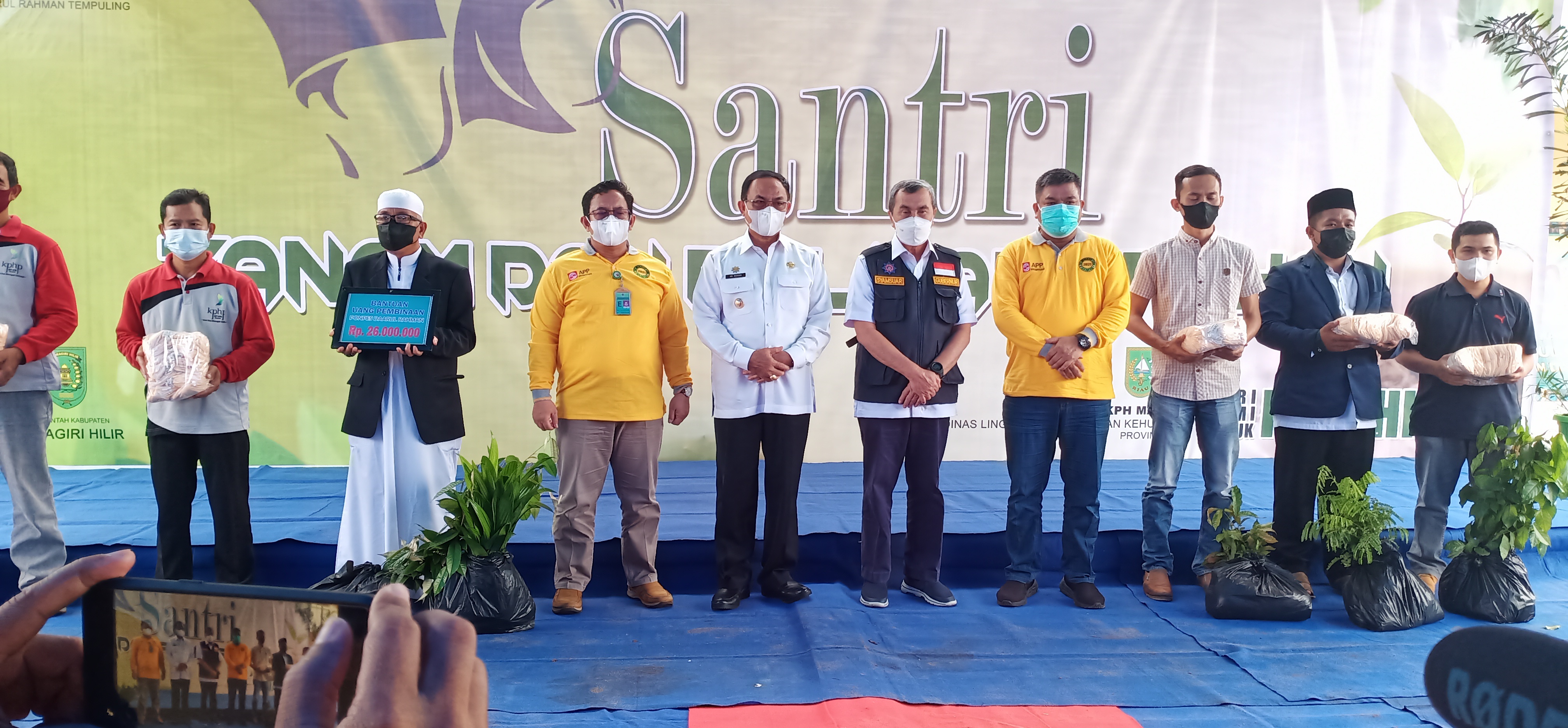 Gubri Serahkan 10 Ribu Bibit Tanaman Untuk Ponpes Daarul Rahman