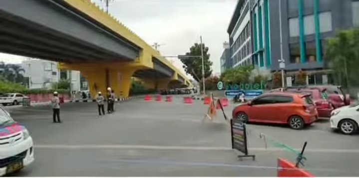 Protes Penyekatan Jalan, Warga Minta Pemerintah Cari Solusi Lain atasi Covid-19