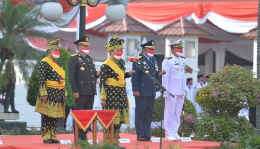 Dengan Prokes Ketat, Gubri Pimpin Upacara Hut RI ke 76 di Halaman Gedung Daerah