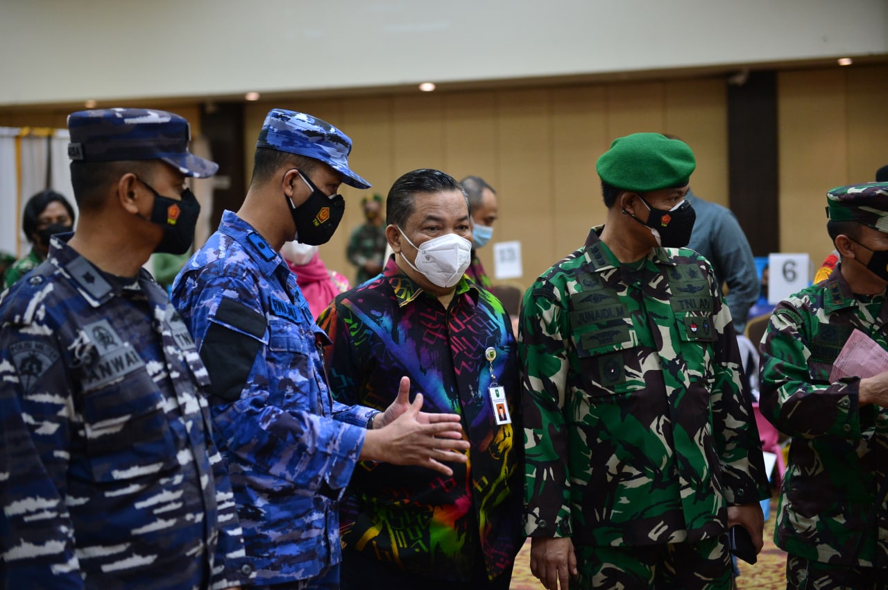 Sekdaprov dan Danrem Tinjau Kegiatan Donor Darah Peringatan HUT TNI ke 76