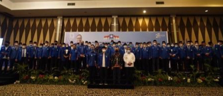 Ogah Bahas Irwan Nasir, Ketum PAN Malah Nyatakan Siap Dukung Syamsuar 