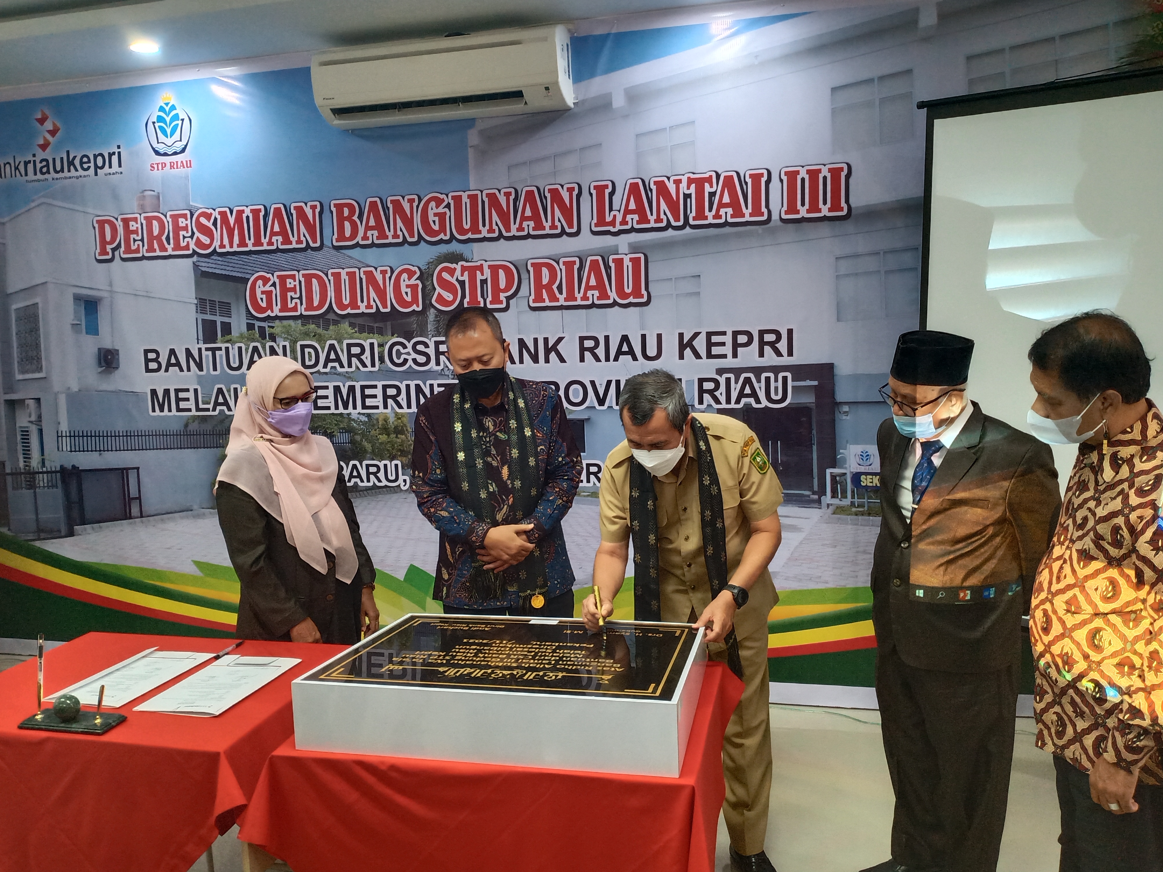 Majukan Pariwisata, Syamsuar Resmikan Lantai III Gedung STP Riau