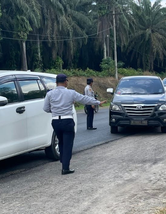 Puluhan Travel Ilegal Terjaring Razia di Jalan Lintas Timur
