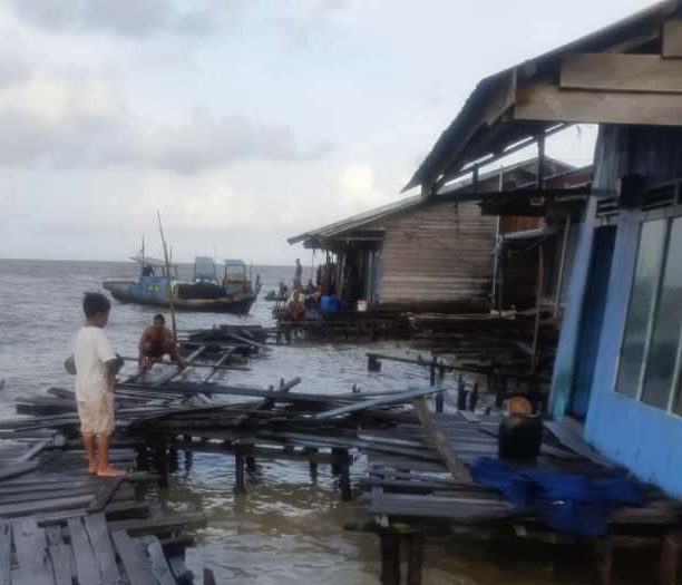 Rumah Bangsa Laut di Inhil Rusak Diterjang Ombak 