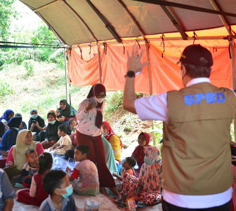 Tinjau Banjir di Rohul, Gubri Tawarkan Relokasi Pada Masyarakat