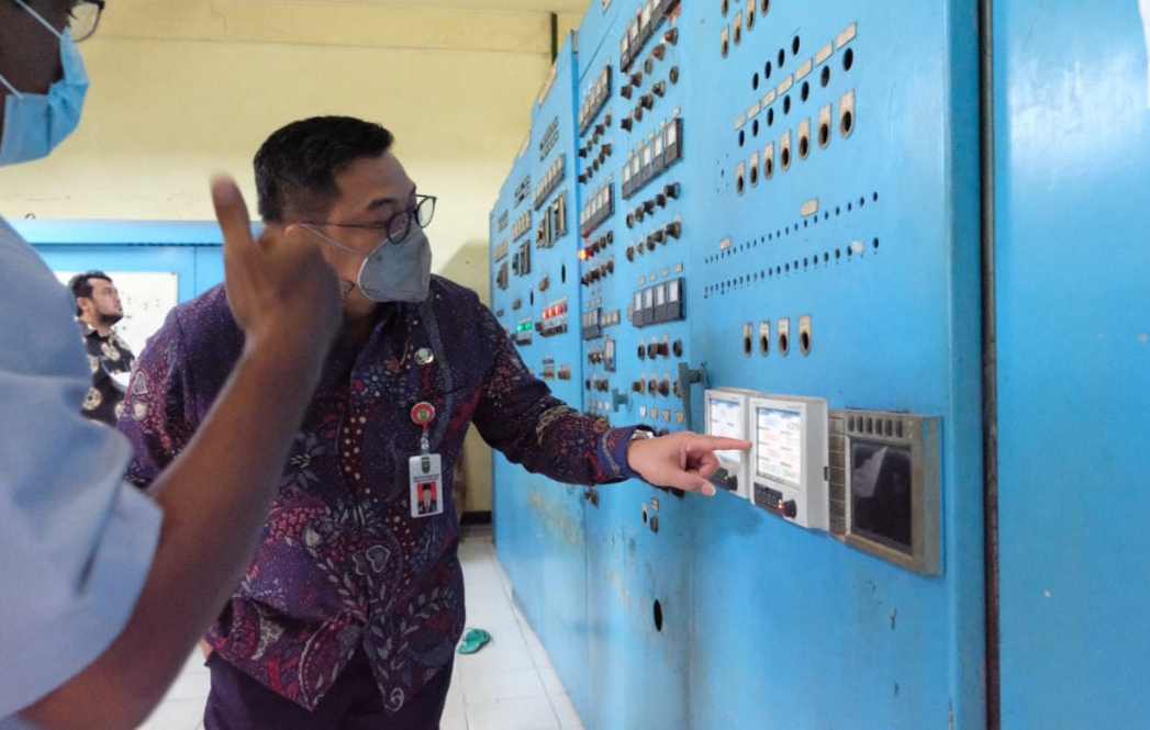 Kepala Bapenda Riau dan Kepala UPT Samsat Perawang Cek Water Meter PT  IKPP