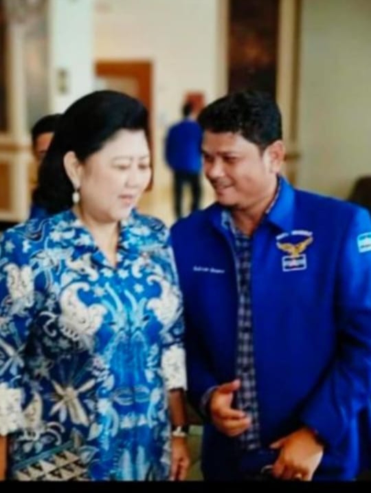 DPC Demokrat Kuansing Sumbang 700 Paket Nasi untuk Korban Banjir Muara Lembu