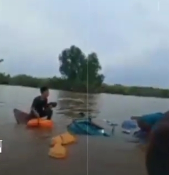 Menghindari Kayu, Kapal dengan 22 Penumpang Tenggelam di Sungai Indragiri