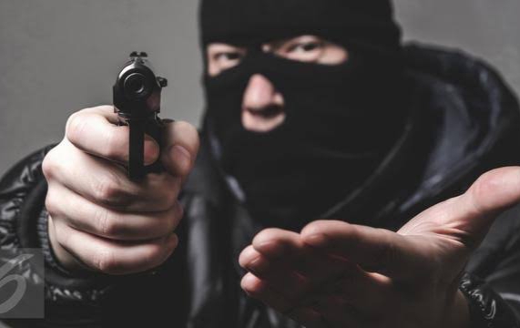 Tangan Terikat, Helper Alat Berat di Rampok di HTI PT Arara Abadi