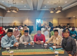 Halal Bihalal dan Pelepasan JCH, Mantan Gubernur Riau Ceritakan Sejarah Permaskab Meranti