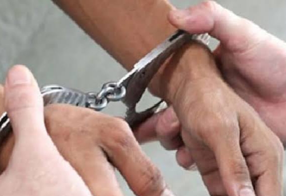 Miliki Dua Senpi Rakitan, Kurir Narkoba di Pekanbaru Diringkus Polisi