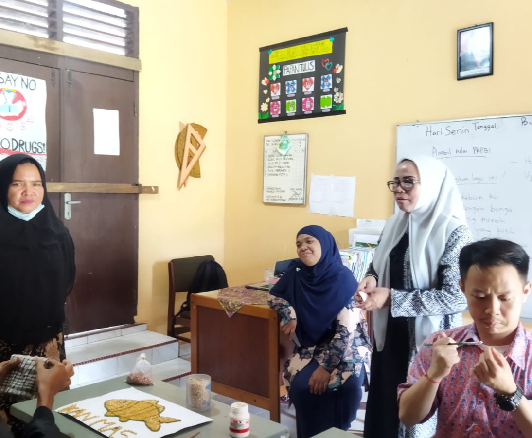 Meja dan Kursi Ditarik Vendor, Kadisdik dan DPRD Riau Tinjau SLB Sri Mujinab 