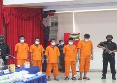 Polda Riau Ringkus Tiga Kurir Sabu Jaringan Internasional di Bengkalis