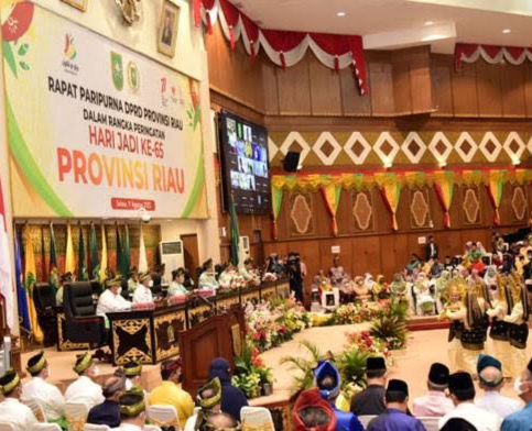 Berlangsung Meriah, Paripurna HUT Riau ke 65 Dihadiri Ratusan Undangan