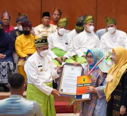 Eks Wali Kota Pekanbaru Herman Abdullah Dinobatkan Sebagai Pahlawan Daerah