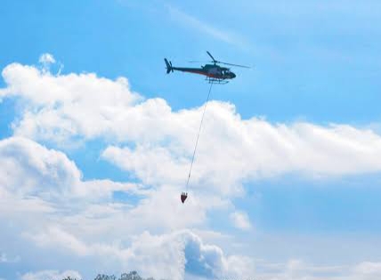 Padamkan Karhutla di Rohul, BPBD Riau Kerahkan Dua Helikopter Water Boombing 