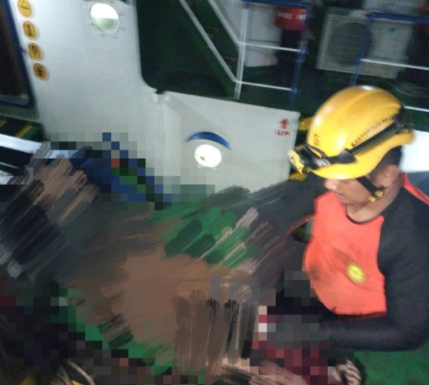 Terjebak Dalam Tangki Pelampung, Dua ABK Kapal Tongkang  Meninggal Dunia