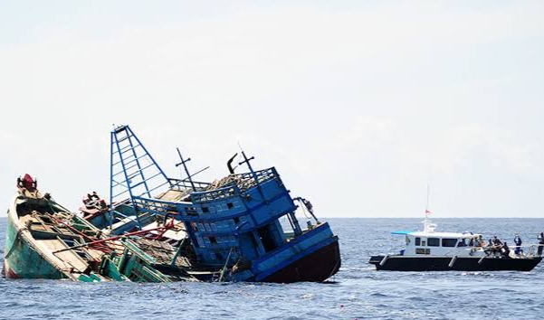 Dua Kapal Tabrakan di Sungai Siak Seorang Juru Mudi Hilang