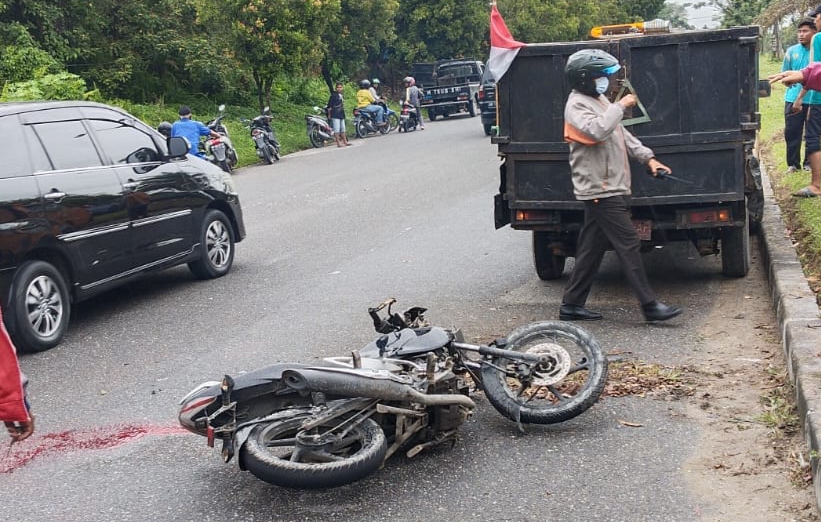 Tabrak Belakang Truk Kebersihan Pekanbaru, Pengendara Sepeda Motor Kritis
